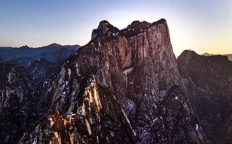 晚霞中的西岳华山